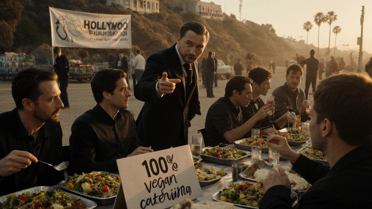 Filmset mit Crew, die vegane Mahlzeiten isst, DiCaprio zeigt auf ein Vegan-Schild.